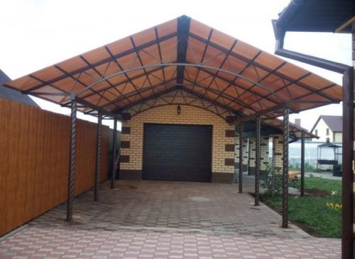 Навес во дворе дома. Навесы из поликарбоната во дворе частного дома: фото популярных конструкций