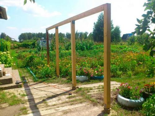 Навес к дому из шифера. Навес на даче своими руками: пошаговое строительство