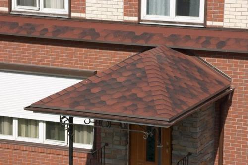 Виды козырьков над входной дверью. Навес над крыльцом и калиткой: виды козырьков (30 фото), материал, форма