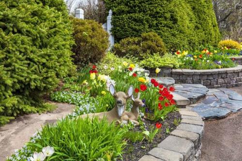 Высокая клумба своими руками. Создаем приподнятый цветник: как соорудить и какой грунт использовать