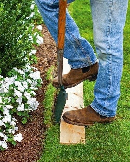 Чем можно обложить клумбу. Бордюр из натурального камня