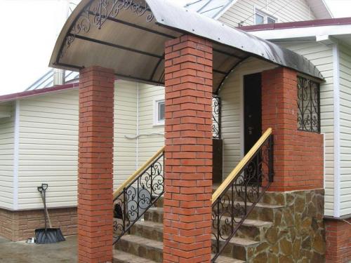 Как установить козырек над дверью. Обустройство козырька над дверью своими руками