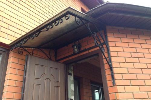 Как установить козырек над дверью. Обустройство козырька над дверью своими руками
