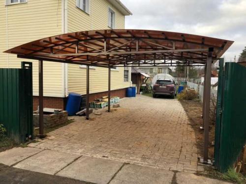 Навес из металла и поликарбоната своими руками. Строим навес из поликарбоната своими руками — плюсы и минусы поликарбоната, типы навесов, мастер-класс по изготовлению и установке своими руками