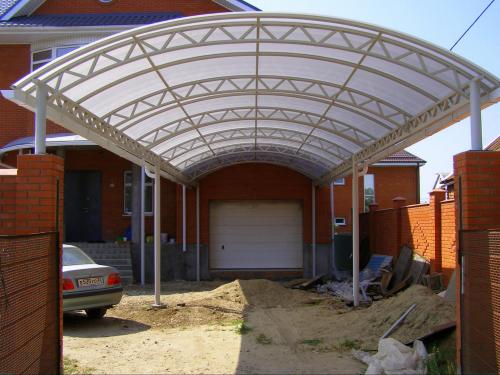 Навес из металла и поликарбоната своими руками. Строим навес из поликарбоната своими руками — плюсы и минусы поликарбоната, типы навесов, мастер-класс по изготовлению и установке своими руками 18 Навес из металла и поликарбоната своими руками. Строим навес из поликарбоната своими руками — плюсы и минусы поликарбоната, типы навесов, мастер-класс по изготовлению и установке своими руками 18