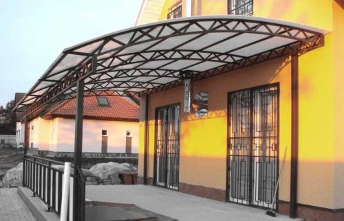 Строительство навеса своими руками. Навес своими руками — модели, конструкции и идеи, как построить из современных материалов навес