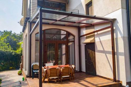 Строительство навеса своими руками. Навес своими руками — модели, конструкции и идеи, как построить из современных материалов навес