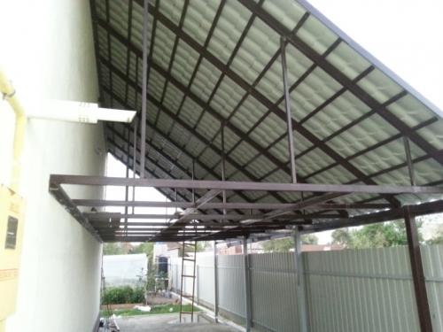 Строительство навеса своими руками. Навес своими руками — модели, конструкции и идеи, как построить из современных материалов навес 30 Строительство навеса своими руками. Навес своими руками — модели, конструкции и идеи, как построить из современных материалов навес 30