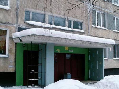 Козырек над входом в подъезд. Возможные варианты конструкций