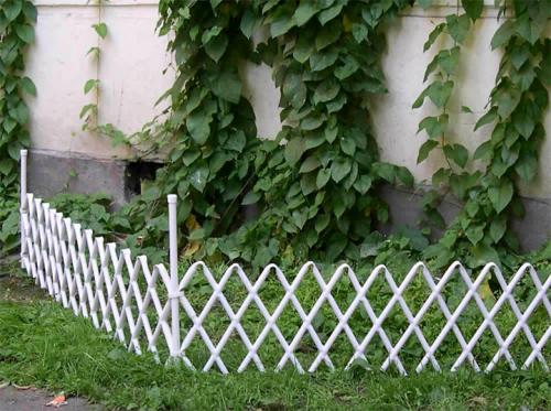 Забор садовый пластиковый. Забор из пластика: когда лучше использовать такую конструкцию