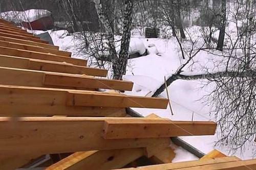 Двухскатная крыша каркасного дома. Сборка наслонных 02