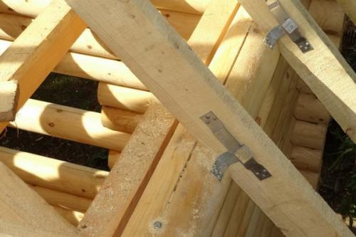 Как сделать крышу на сруб бани. Как усадка и другие «капризы» деревянных домов влияют на крышу сруба