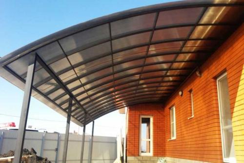 Навес из поликарбоната своими руками. Навес из поликарбоната — поэтапный мастер-класс для изготовления своими руками, преимущества навеса, особенности конструкции