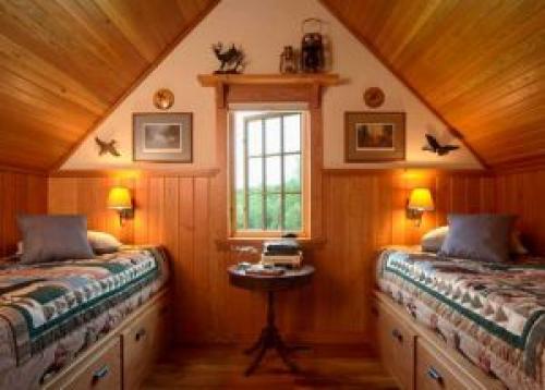 Двускатная крыша с мансардой.