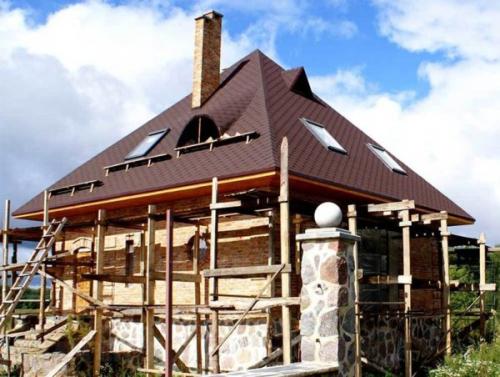 Треугольная крыша. Особенности устройства шатровой кровли