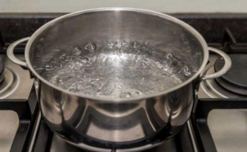 Гремучая смесь для сорняков. Делаем простое средство от сорняков