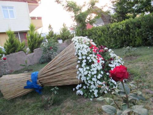 Клумбы своими руками в своем доме. Инструменты для работы