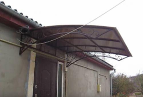 Навес над входной дверью в частном доме. Как построить навес над крыльцом своими руками