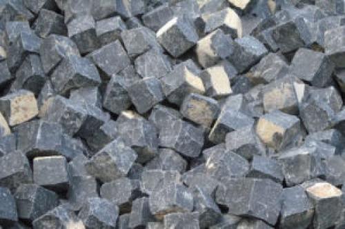 Клумбы своими руками из камней возле дома. Клумба из камней своими руками: как выложить цветник пошагово, фото