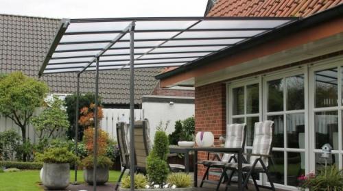 Навесы из поликарбоната во дворе частного дома