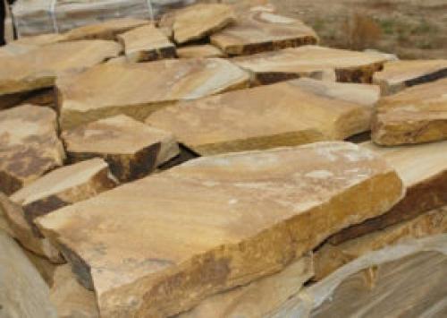 Клумбы своими руками из камней возле дома. Клумба из камней своими руками: как выложить цветник пошагово, фото