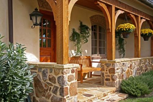 Как оформить вход в дом с крыльцом. Вход в дом — крыльцо: варианты дизайна в частном доме