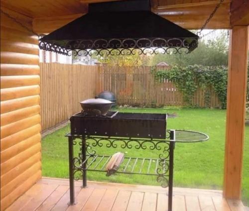 Кованые беседки для дачи с мангалом. Особенности беседки с мангалом