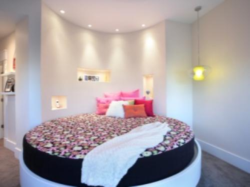 Кровать с мягким изголовьем в интерьере спальни. Модели 04 Кровать с мягким изголовьем в интерьере спальни. Модели 04