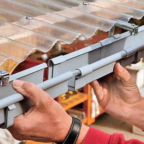 Как прикрепить навес к стене дома. Самый простой навес у дома. 22