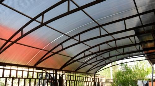 Навесы из поликарбоната во дворе. Все о навесах из поликарбоната