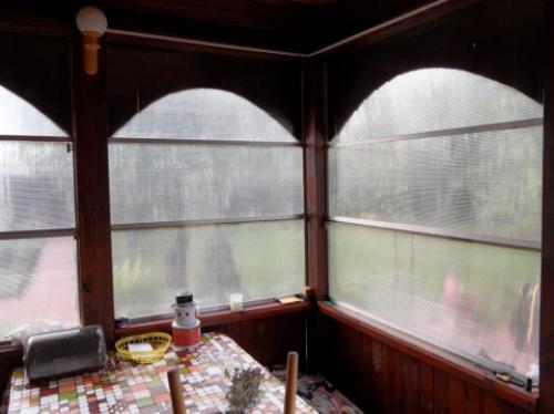 Как сделать раздвижные окна из поликарбоната для беседки своими руками. Остекление веранды сотовым поликарбонатом.