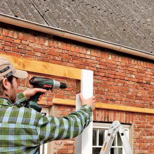 Как прикрепить навес к стене дома. Самый простой навес у дома. 19