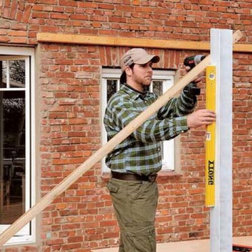 Как прикрепить навес к стене дома. Самый простой навес у дома. 16