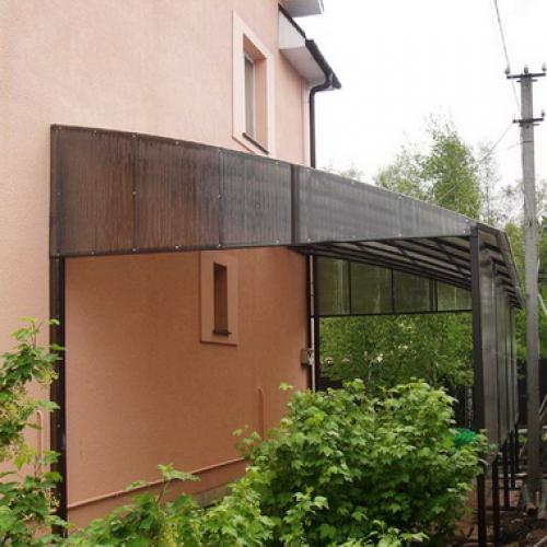 Как прикрепить навес к стене дома. Самый простой навес у дома. 25