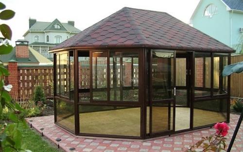 Чем закрыть беседку от дождя и ветра. Конструкции закрытых беседок