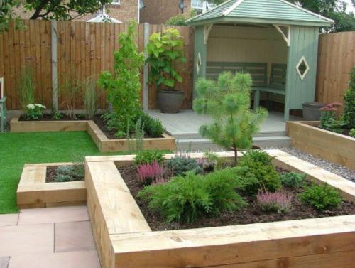 Декор для клумбы из дерева. Ограждение для клумб и грядок из дерева – красота с природным началом (более 70 фото)