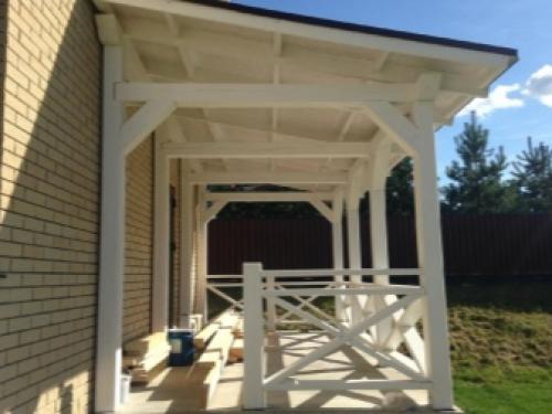 Навес над террасой частного дома. Используемые материалы для навеса 13