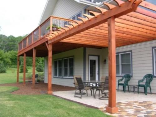 Навес над террасой частного дома. Используемые материалы для навеса 12