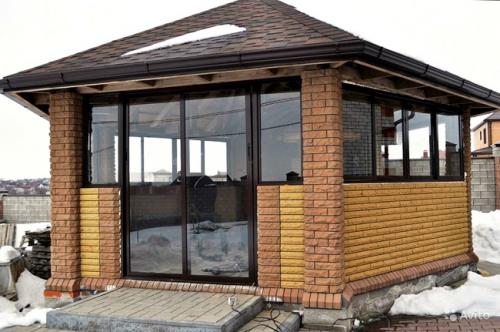 Какие преимущества имеют Раздвижные шторы ПВХ для беседок. Раздвижные из алюминия