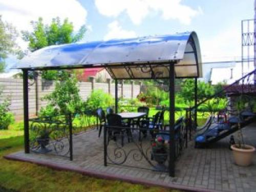 Беседки кованые с крышей из поликарбоната. Для дачи