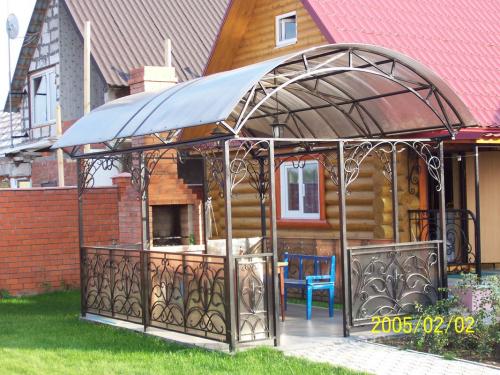 Беседки кованые с крышей из поликарбоната. Для дачи