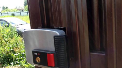 Замок электромагнитный уличный для калитки. Монтаж электромеханического замка на калитку – все за и против