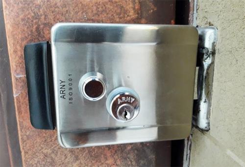 Замок электромагнитный уличный для калитки. Монтаж электромеханического замка на калитку – все за и против