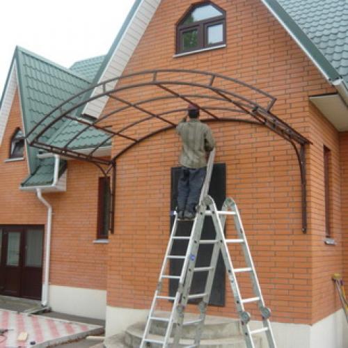Навесы над крыльцом из поликарбоната. Изготовление козырька над крыльцом из поликарбоната 07