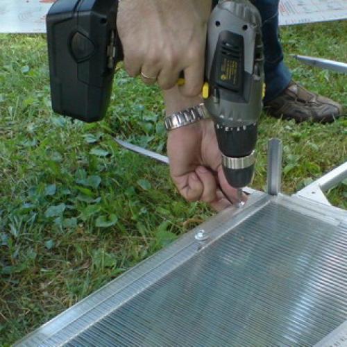 Навесы над крыльцом из поликарбоната. Изготовление козырька над крыльцом из поликарбоната 02