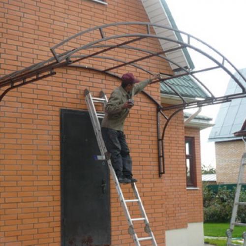 Навесы над крыльцом из поликарбоната. Изготовление козырька над крыльцом из поликарбоната 08