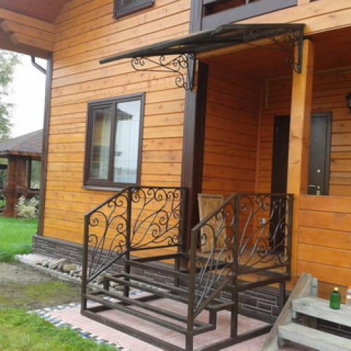 Навесы над крыльцом из поликарбоната. Изготовление козырька над крыльцом из поликарбоната 04