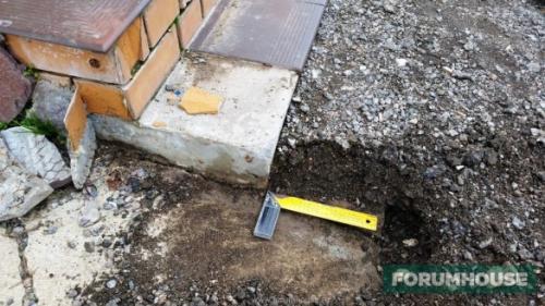 Крыльцо со ступеньками в частном доме. Ремонтировать или ломать