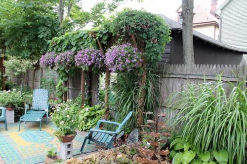 Что посадить в палисаднике перед домом. Красивые палисадники: ТОП-140 фото лучших вариантов палисадников. Разновидности конструкций, выбор растений, оформление своими руками