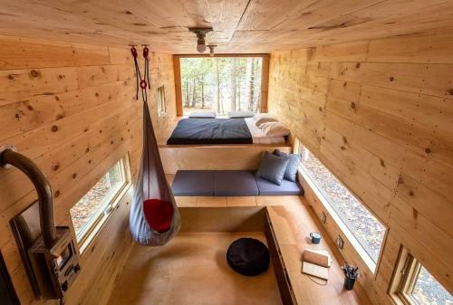 Вагончик для жилья на даче. Обустройство бытовки 02